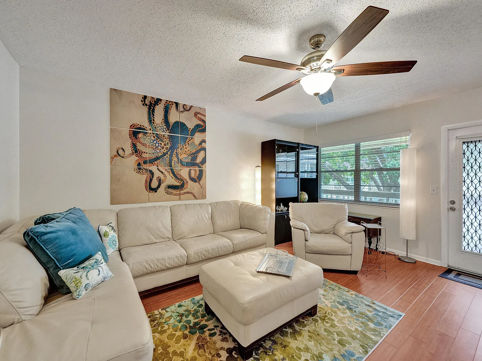 2 bed, 1.5 bath, 828 sqft, $1,675 — Photo 4