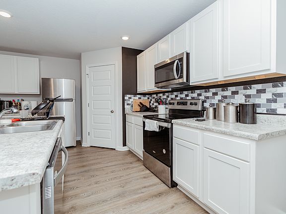 5th image of 6719 Sarah Ann Way