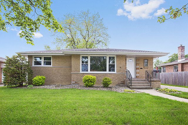 1st image of 851 E 167th Pl