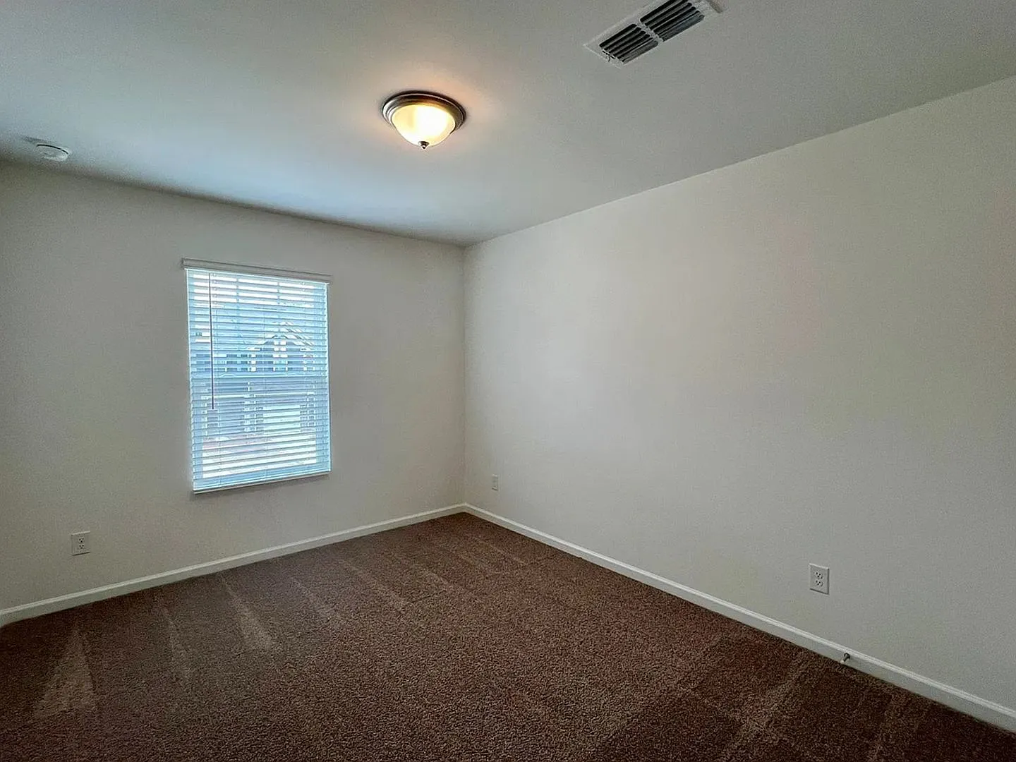 Charming 3BR Townhome in Monroe — Photo 2