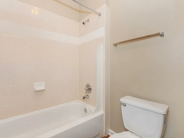 Park Hill Apartments — Photo 8