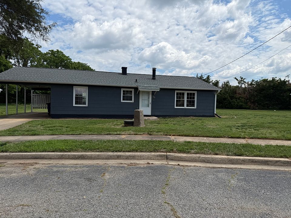 1st image of 121 Woodgate Cir