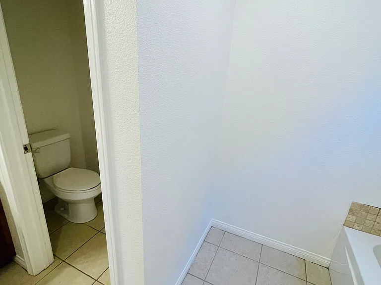 1918 Kelly Ave #5 — Photo 10
