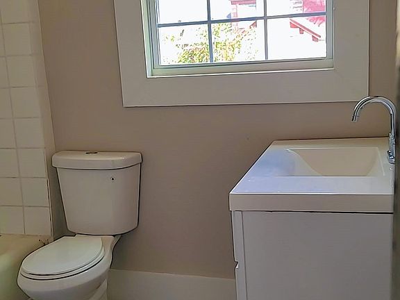 5th image of 243 Arlington Rd