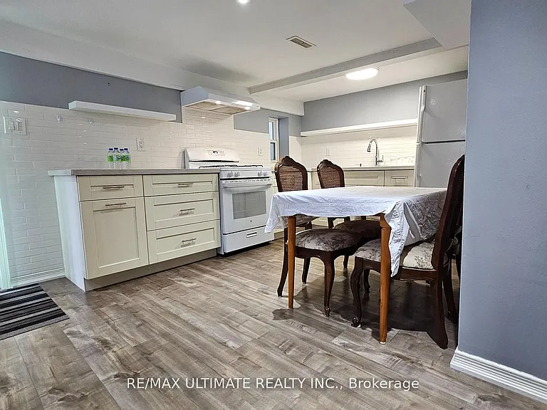 16 Failsworth Ave #BASEMENT — Photo 3