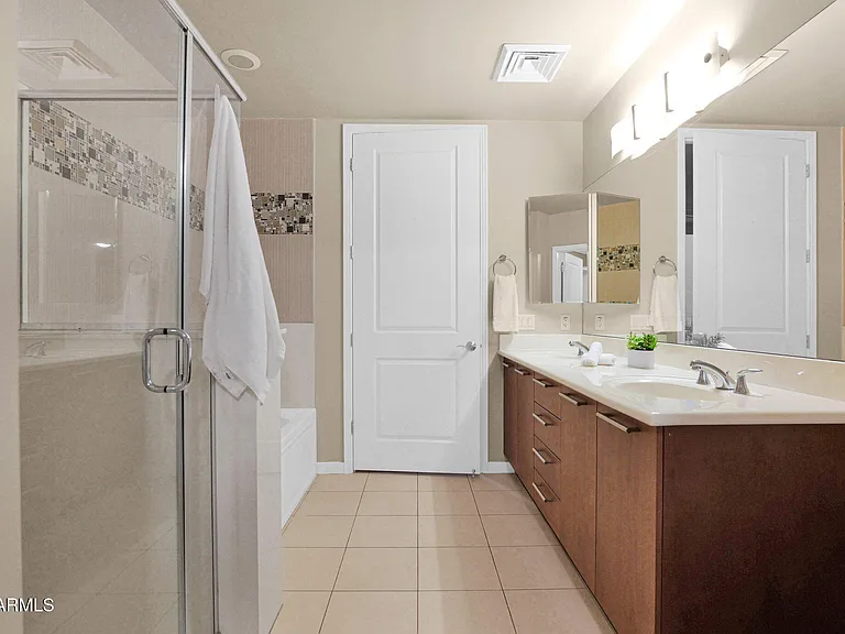 1 E Lexington Ave #1101 — Photo 18