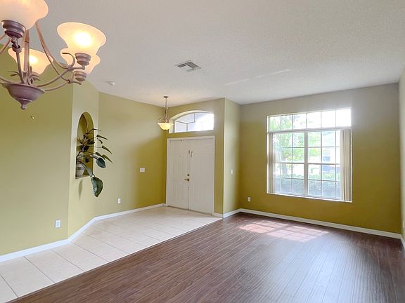 2nd image of 3479 Foxcroft Cir #5