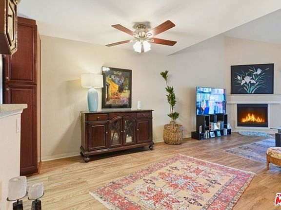3rd image of 21450 Burbank Blvd APT 314