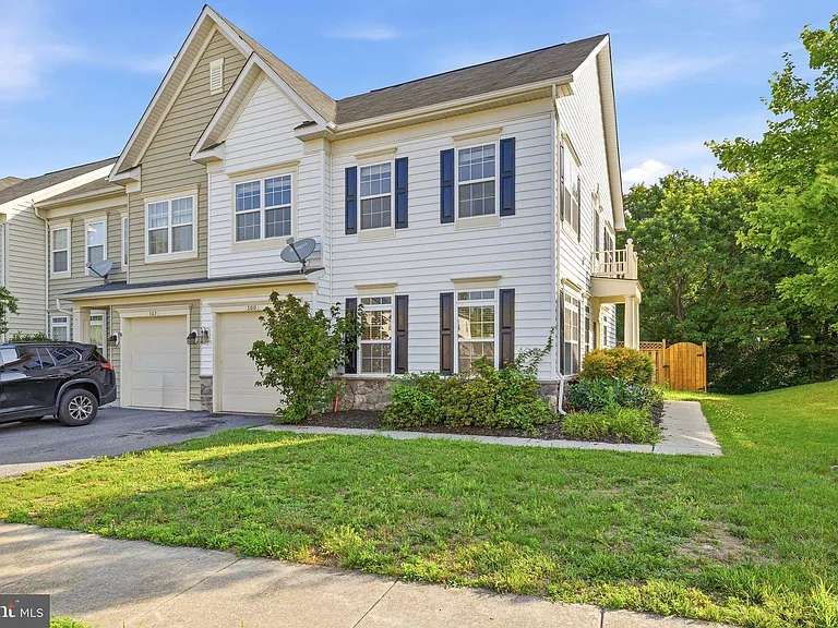 300 Kintyre Ln — Photo 2