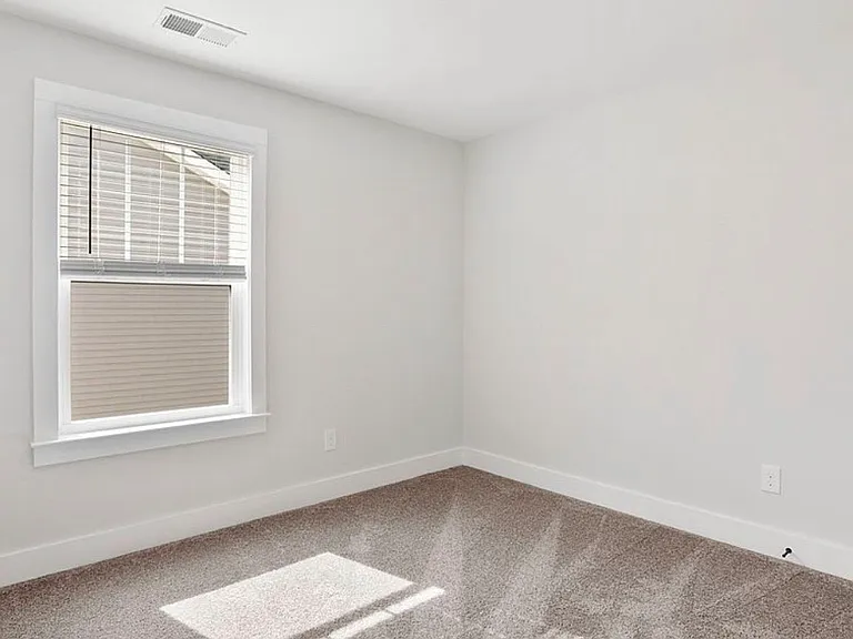 6008 Peregrine Ln — Photo 3