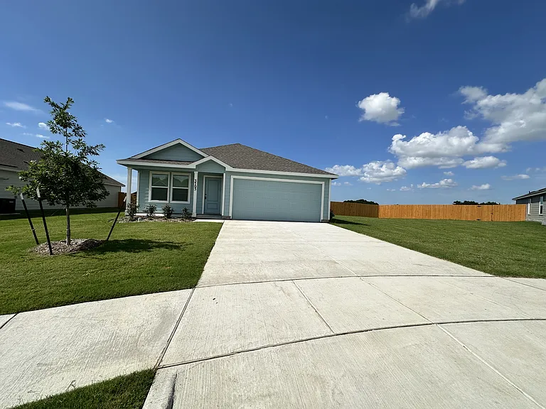 3703 Longleaf Dr — Photo 1