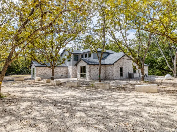 422 Red Wright Rd, Leakey, TX 78873