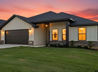 16517 Crossing Cir, Lindale, TX 75771