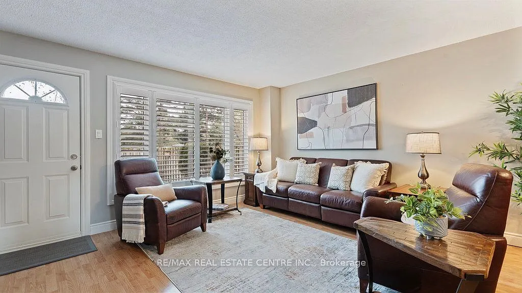 3 bed, $2,800 — Photo 2