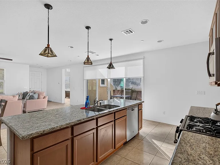 1100 E Sunset Rd — Photo 14