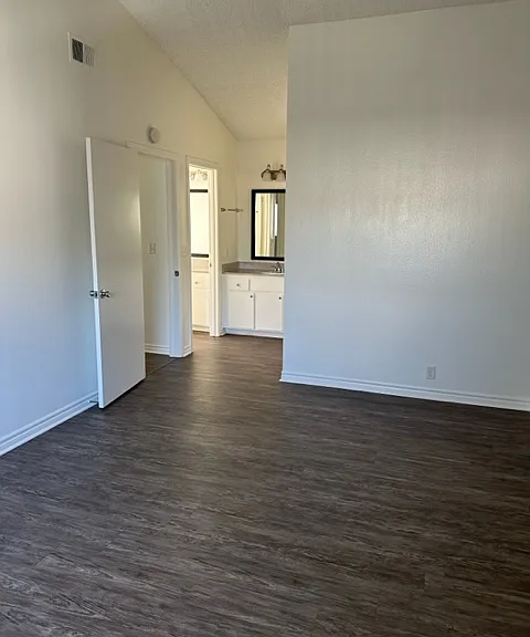 Westbay Apartments — Photo 61