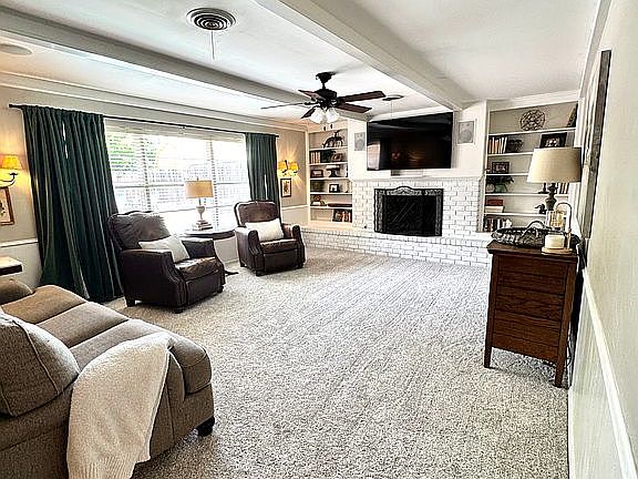 4th image of 3522 Barclay Dr