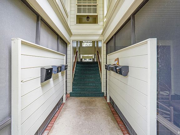 4th image of 2486 Village Dr SE