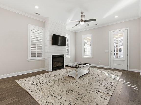 4th image of 125 Bur Oak Dr