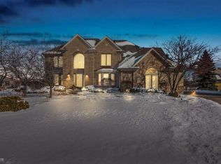 40700 Riverbend Dr, Sterling Heights, MI 48310