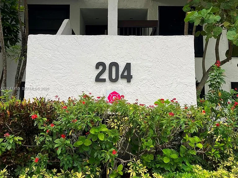 204 Lake Pointe Dr #208 — Photo 1