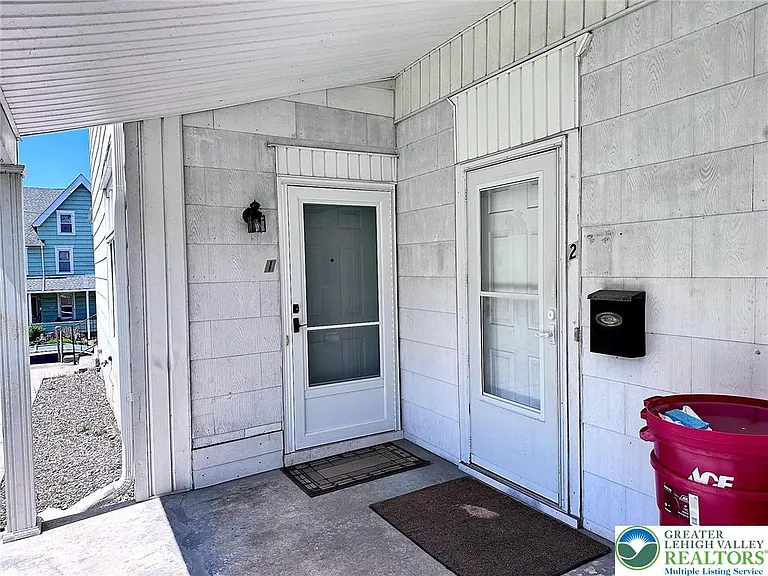 843 Main St — Photo 3