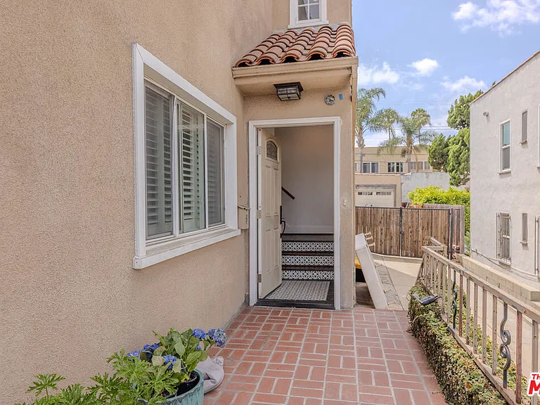1067 S Sycamore Ave — Photo 54