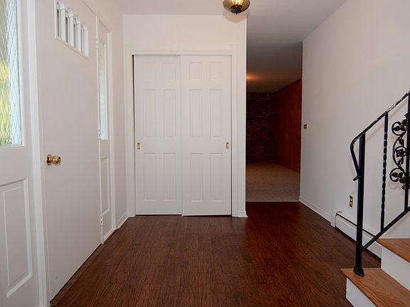 3rd image of 4 Dawn Dr