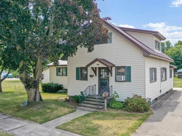 120 5th St, Oconto, WI 54153