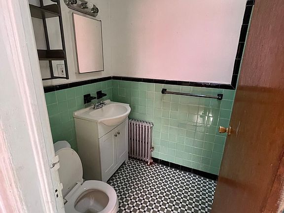 3rd image of 195 Cedar Ave #2