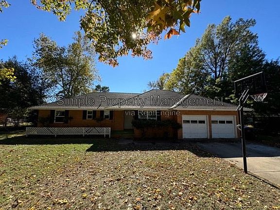 2nd image of 816 Willow Ln