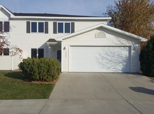 3942 Meadow Brook Ct, Grand Forks, ND 58201