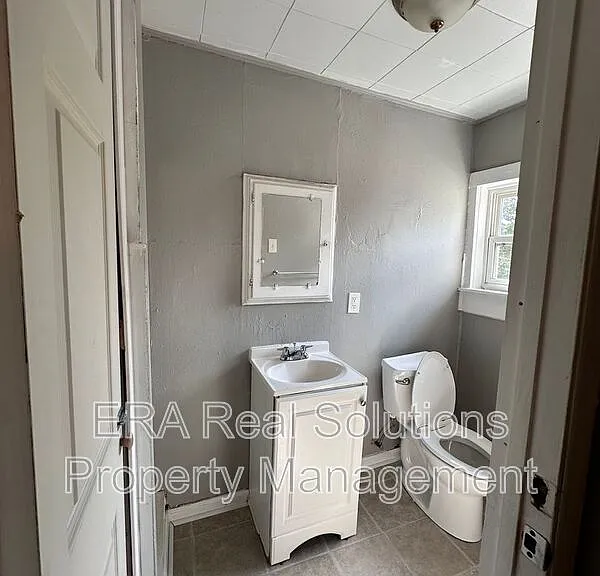 723 Sycamore St #2 — Photo 3