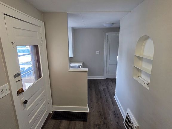 3rd image of 208 Houston Ave #A