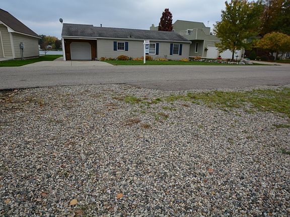 2nd image of 686 Maloney Ave