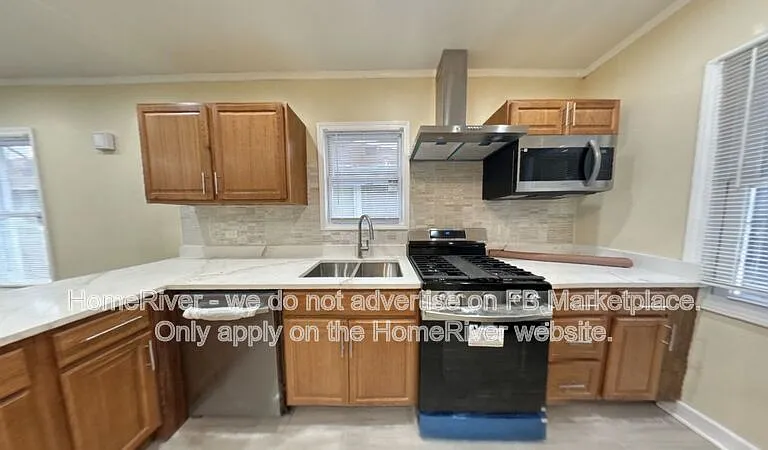 10046 S Perry Ave — Photo 5