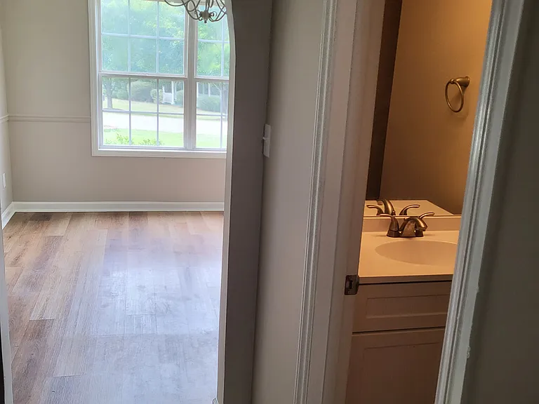 5645 Lighthall Ln — Photo 10