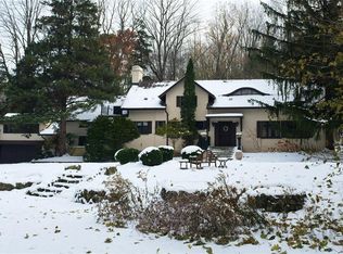 4 Websters Falls Rd, Hamilton, ON L9H4W2