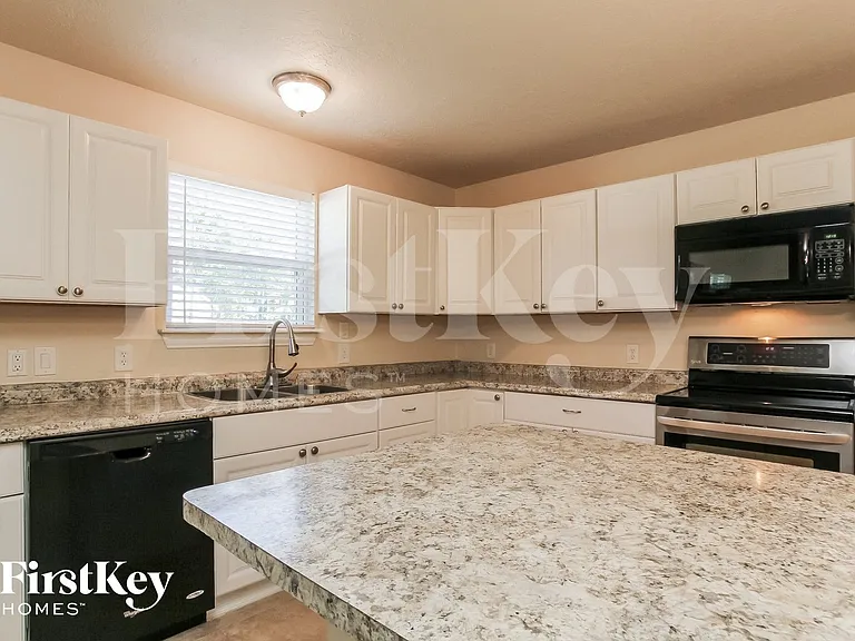 1011 Fairbanks Dr — Photo 5