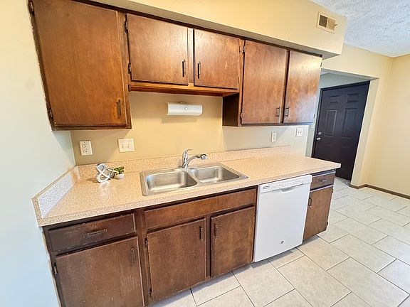 4th image of 1825 Knox St #10