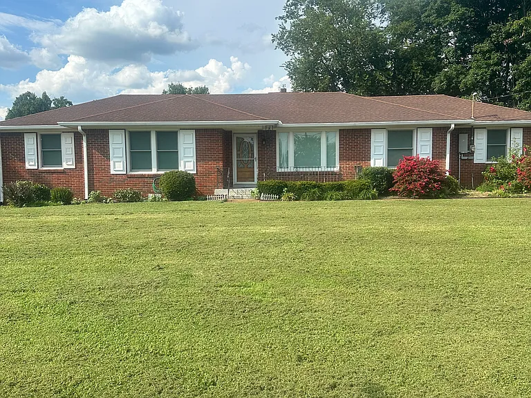 2916 Windemere Cir — Photo 1