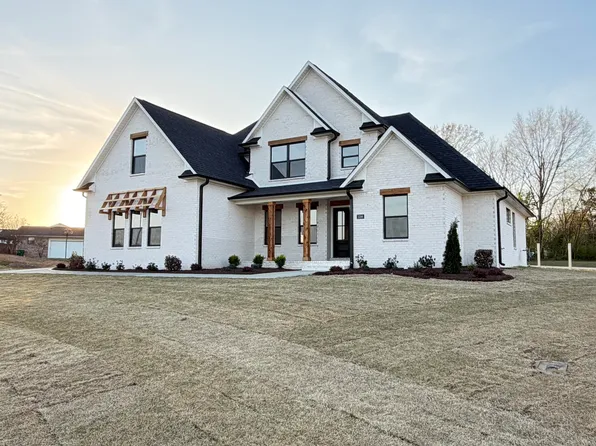 1056 Southern Hills Dr, Milan, TN 38358