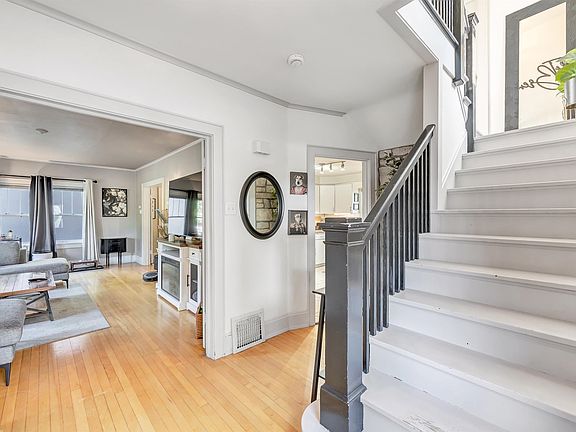 3rd image of 1109 Porlier St