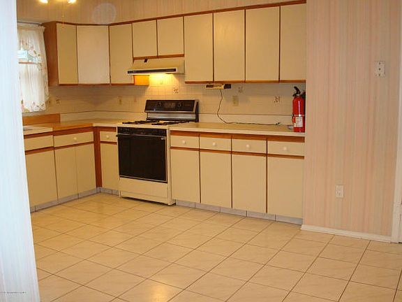 2nd image of 306 Joseph Dr