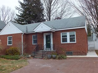 230 Foster St, Lowell, MA 01851