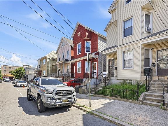 2nd image of 20 W 18th St
