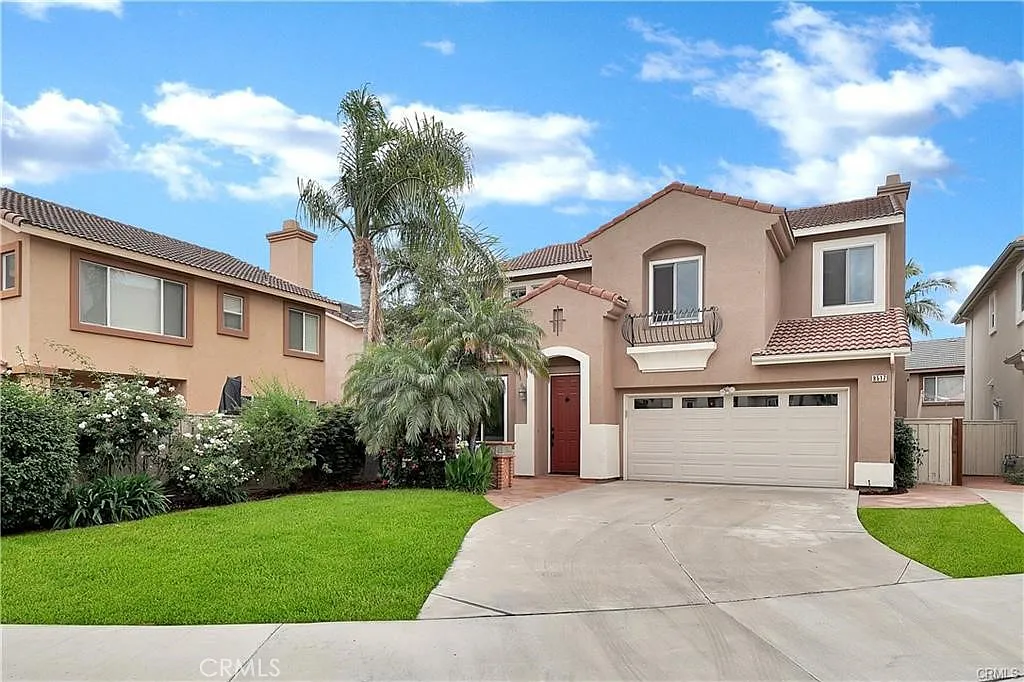 4 bed, 2.5 bath, 2003 sqft, $5,600 — Photo 1