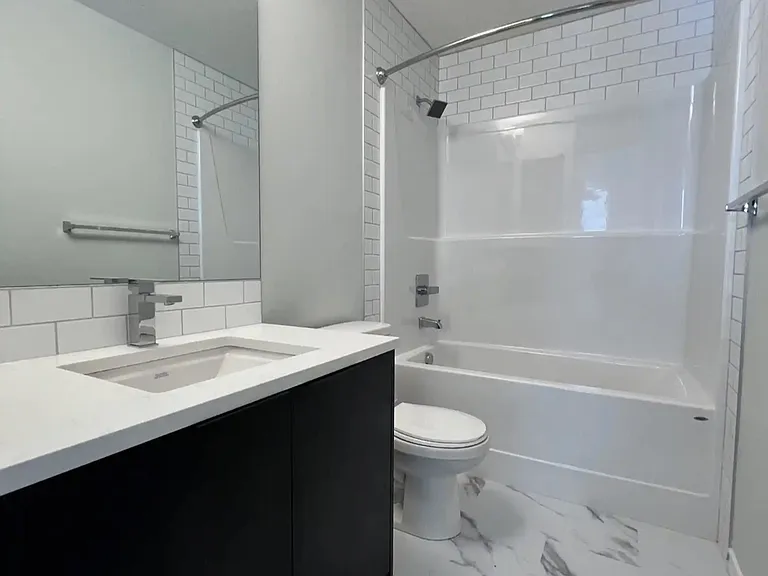 42 Cranbrook Gdns SE #1101 — Photo 3