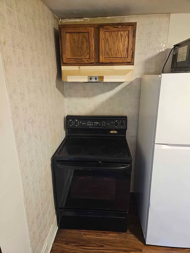 412 West Saginaw Street - 3 — Photo 3