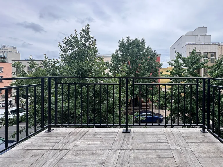 689 Leonard St #3F — Photo 6